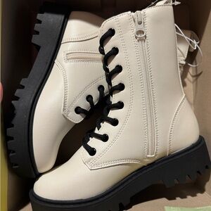 Art Class Cream and Black Kids Lace-Up Boots